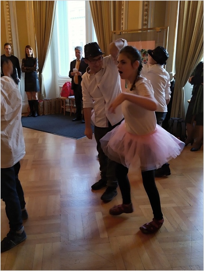 Taneční vystoupení dětí, detail tanečního páru