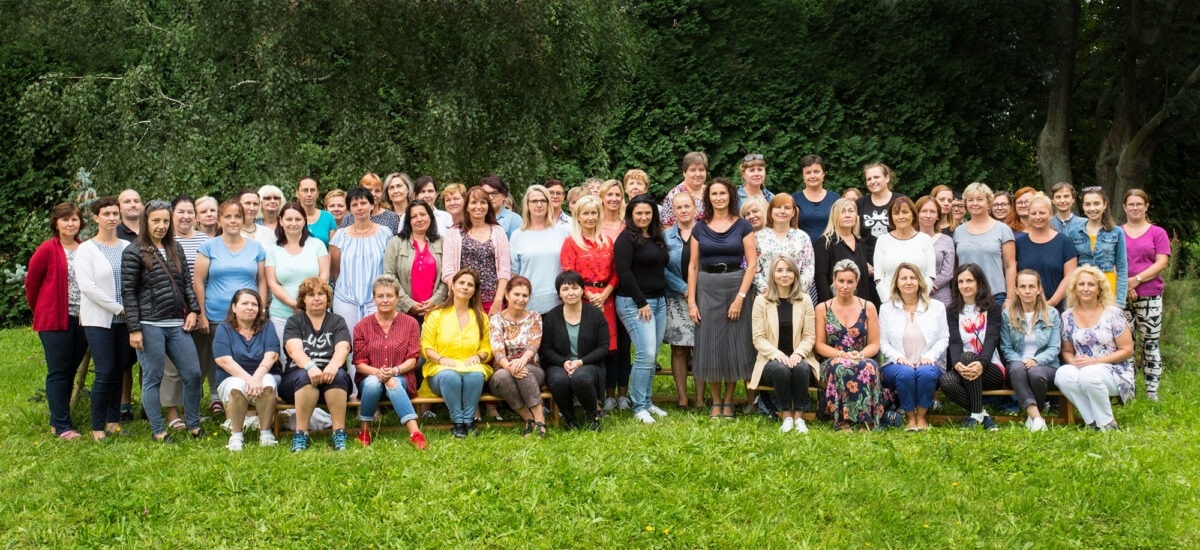 Společná fotografie zaměstnanců školy Elpis